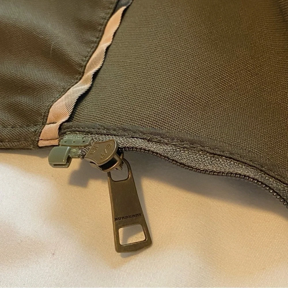 Burberry olive green jacket coat hood with 13 inch zipper